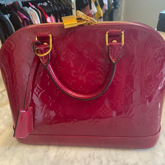 LV monogram magenta vernis Alma MM bag - Picture 9 of 11